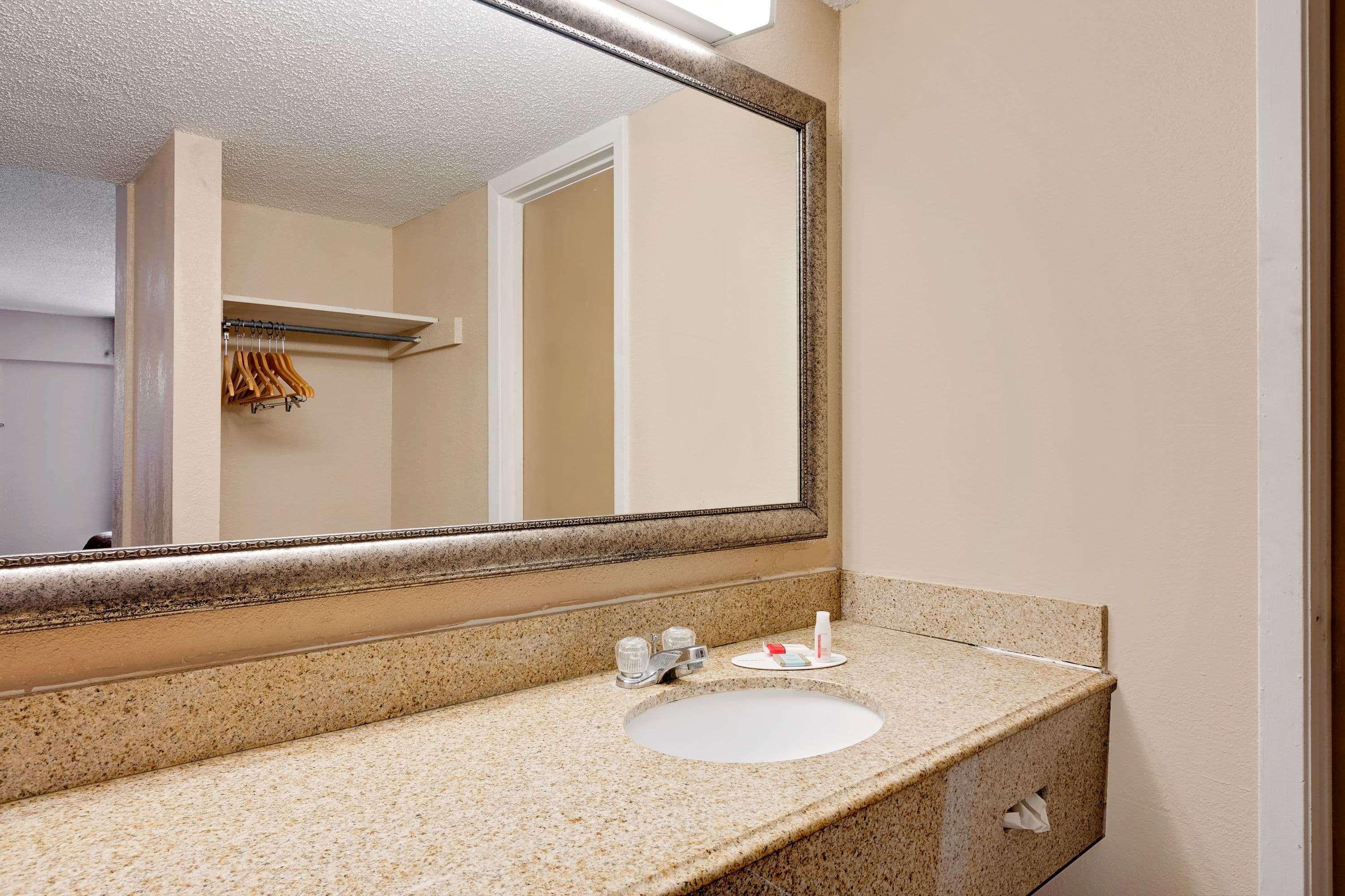 Travelodge By Wyndham Ozona Exterior photo